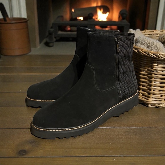 Donald J. Pilner Women’s Black Suede Leather Comfort Lug Boots Side Zip. - Picture 4 of 9